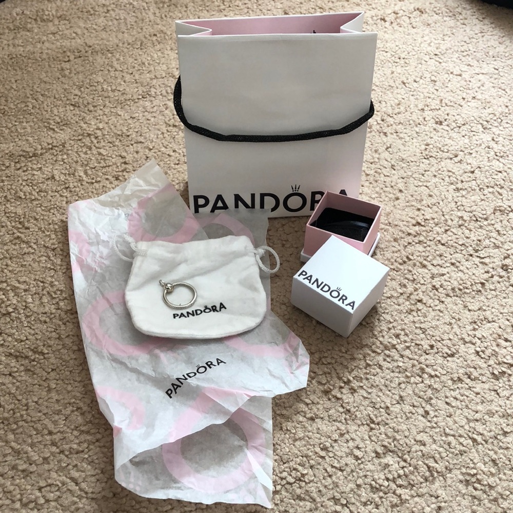 Pandora Moments small “O” pendent
